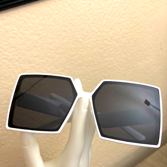 Accessories - NEW Vintage Style Square Sunglasses